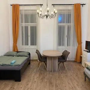 Roland Downtown - Buda Budapest
